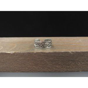 Size 3 Sterling Silver Delicate Rustic Floral Toe Band Ring